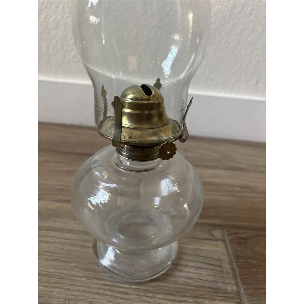Vintage Oil Lamp with Shade - Good Condition 15